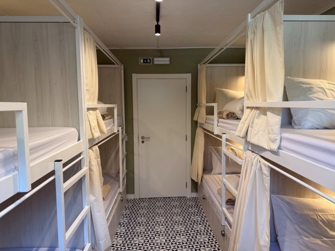 Walk In Hostel Faro Airport, Room Y, Bed 8 - Mixed Dormitory