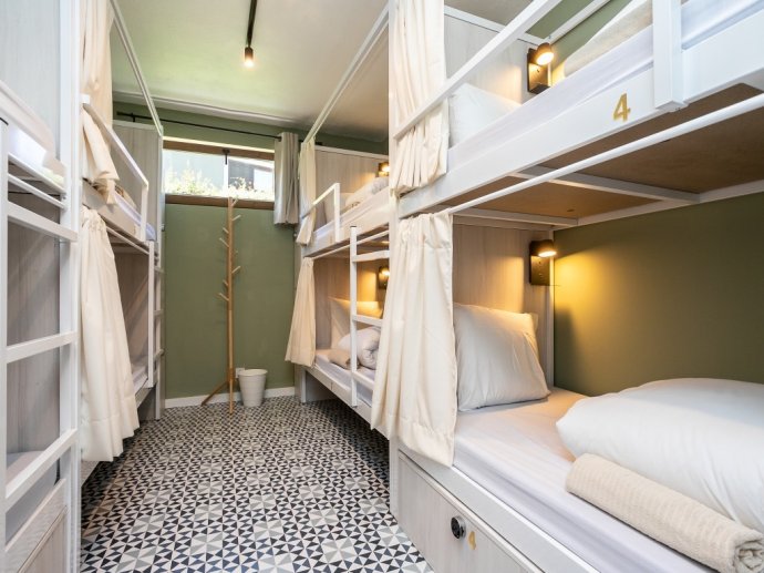 Walk In Hostel Faro Airport, Room Y, Bed 6 - Mixed Dormitory ↑