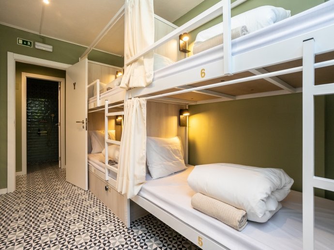 Walk In Hostel Faro Airport, Room Y, Bed 8 - Mixed Dormitory ↑